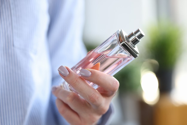 Perfumy – elegancki i ponadczasowy upominek