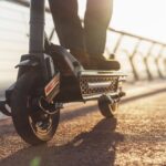 Hulajnoga elektryczna w teren – jakie modele poradzą sobie z nierównościami?