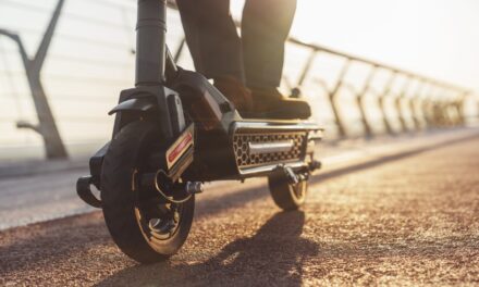 Hulajnoga elektryczna w teren – jakie modele poradzą sobie z nierównościami?